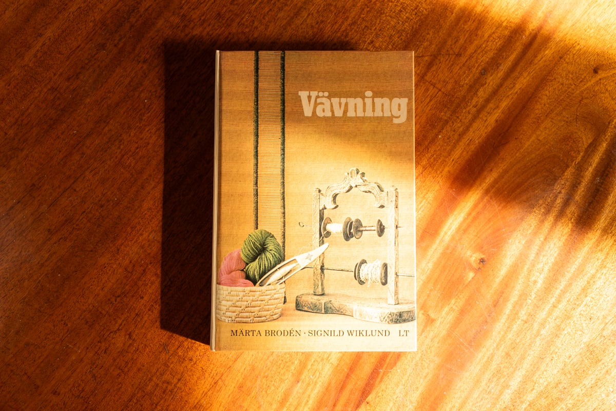 スウェーデンの手織り雑誌まとめて　テキスタイルパターン　北欧デザイン スウェーデン織 織物関連の専門書の買取事例 手織りパターン