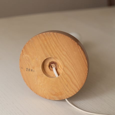 北欧スウェーデン1970s 木製テーブルランプ　シェード付き