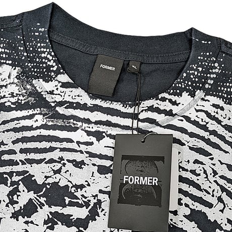 FORMER Tシャツ 半袖 ブラック フォーマー TEE　FORMER ALL OVER CRUX SCAN T-SHIRT （MERCH BLACK）