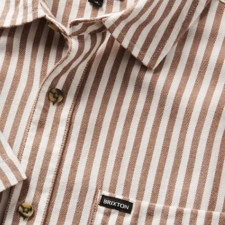 BRIXTON シャツ 半袖 ブリクストン メンズ 茶色　CHARTER HERRINGBONE STRIPE S/S WOVEN SHIRT （OFF WHITE/BISON）