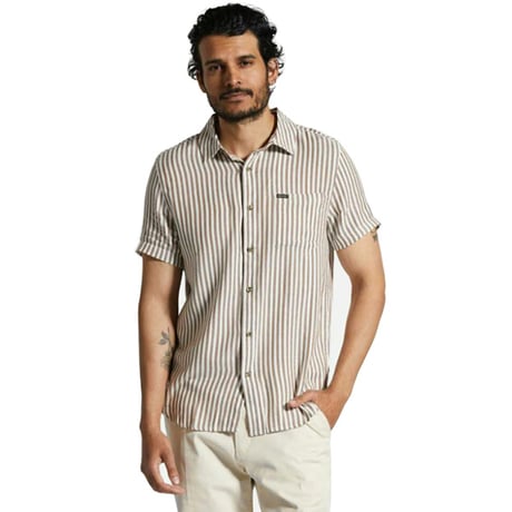BRIXTON シャツ 半袖 ブリクストン メンズ 茶色　CHARTER HERRINGBONE STRIPE S/S WOVEN SHIRT （OFF WHITE/BISON）