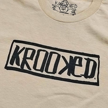 SALE KROOKED Tシャツ クルキッド 半袖　KROOKED SKATEBOARDS BOX S/S TEE （SAND）