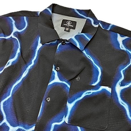 VOLCOM シャツ 半袖 黒 ボルコム メンズ　FEATURED ARTIST TRAVIS SPINKS SHORT SLEEVE SHIRT (BLACK)