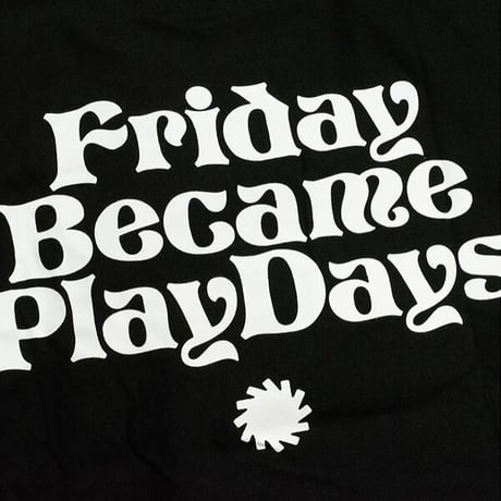 SALE PLAYDESIGN Tシャツ　PO1 FRIDAY BECAME PLAYDAYS TEE （BLACK） 半袖 メンズ コラボ プレイ プレイデザイン