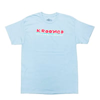 訳ありOUTLET SALE　KROOKED Tシャツ クルキッド 半袖 青　KROOKED SKATEBOARDS SKATEBOARDIN S/S TEE （LIGHT BLUE）