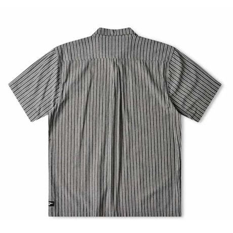 FORMER シャツ 半袖 フォーマー グレー系 ストライプ　REYNOLDS STRIPE SS SHIRT（BLACK）