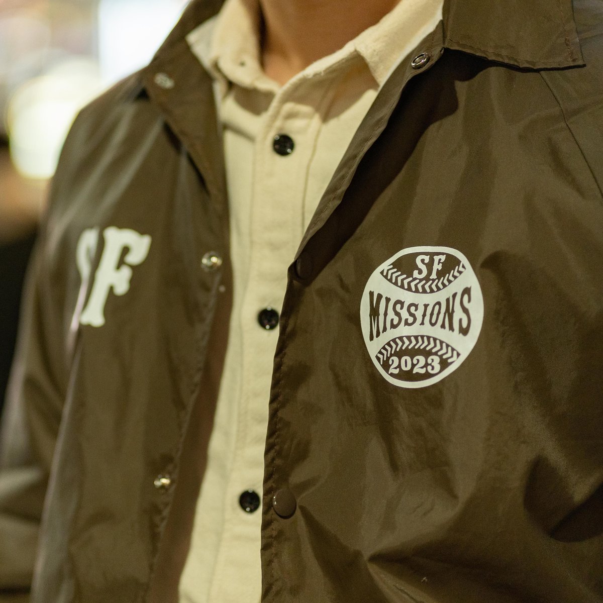 SF MISSIONS COACH JACKET (Brown)