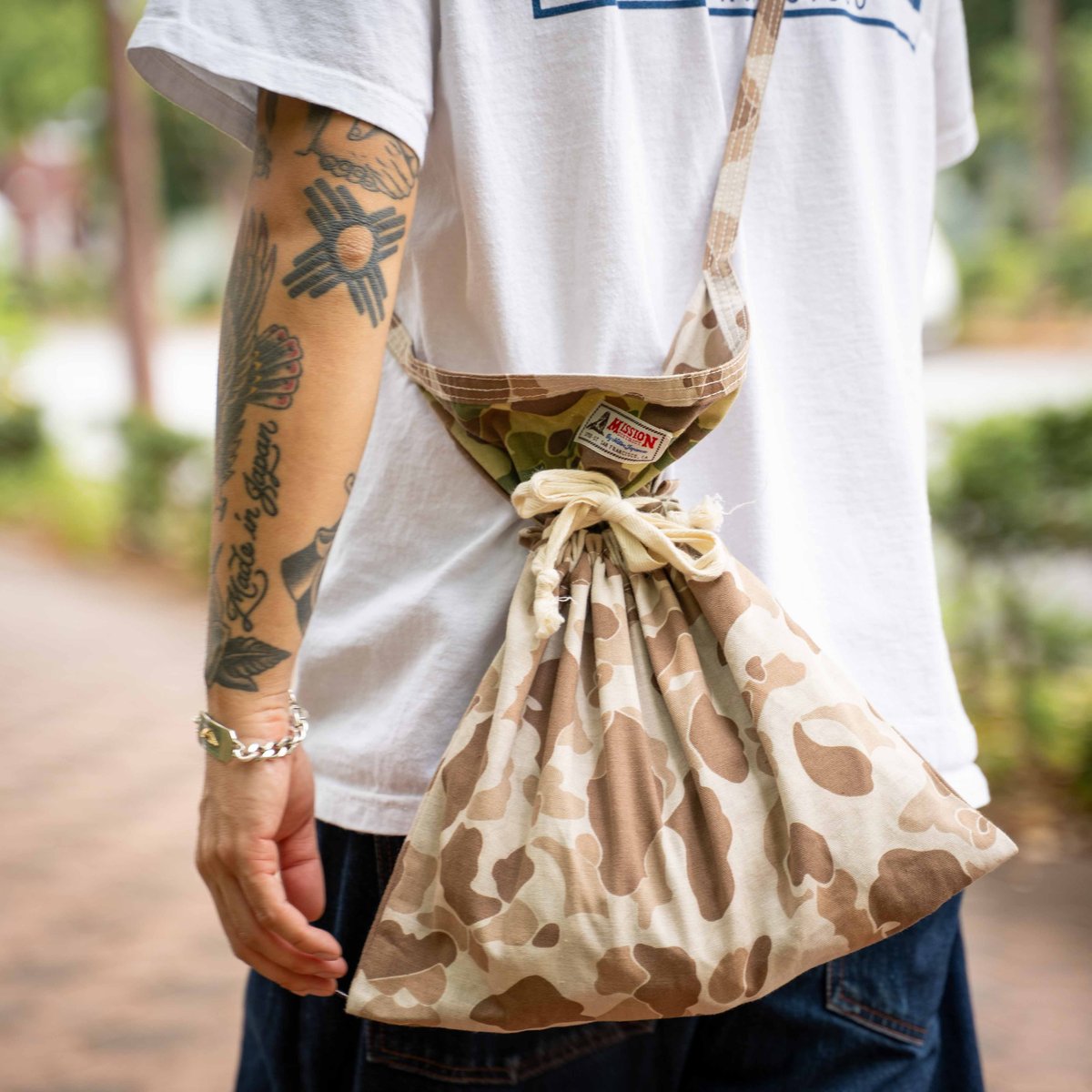 バッグ MISSION DISTRICT Field Carry Bag Beige】Field Carry Bag – Hunter Camo Edition |