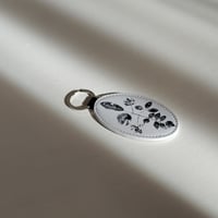 楕円型キーホルダー 01