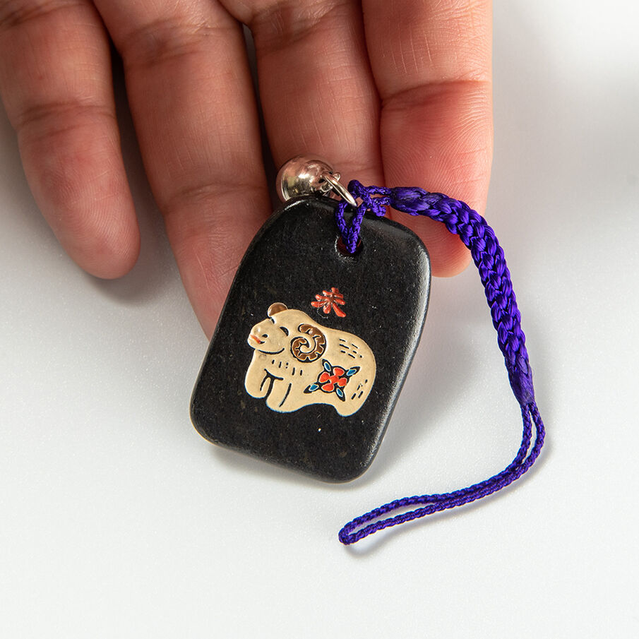 ⚠️注意‼️発送が特定月末の限定品 　赤は魔を払う縁起の良い石　おすすめの古い原石 70726f647563742f32303235303630