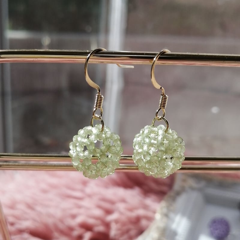 フラーレン ピアス＊ ペリドット 2㎜ | Lapism