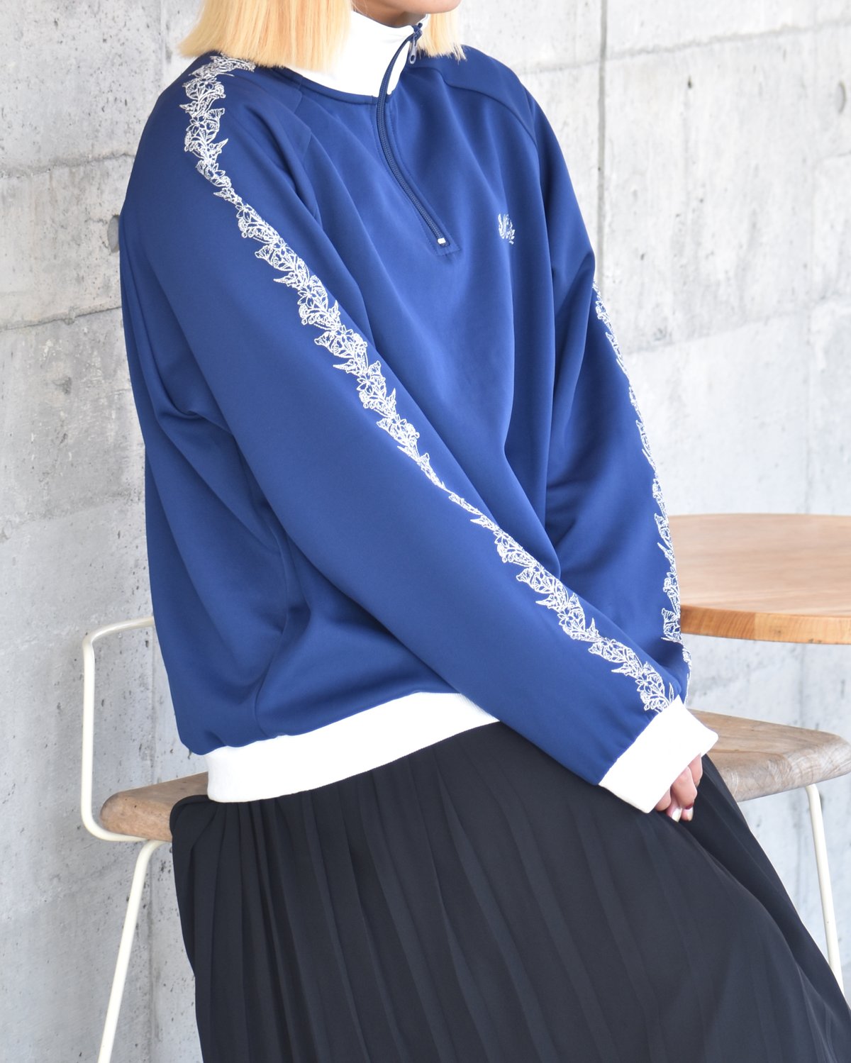 ドラッグストアーズ 花柄刺繍 ブラック ジャケット fit=scale-down,w=1200