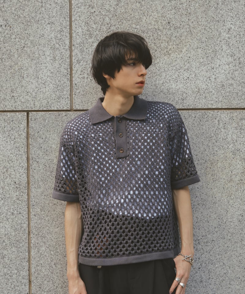 コーデの主役になる、透かし編みのニットポロ 透かし編みグラデーションニットポロ【GRAY】 | Mr.Creape
