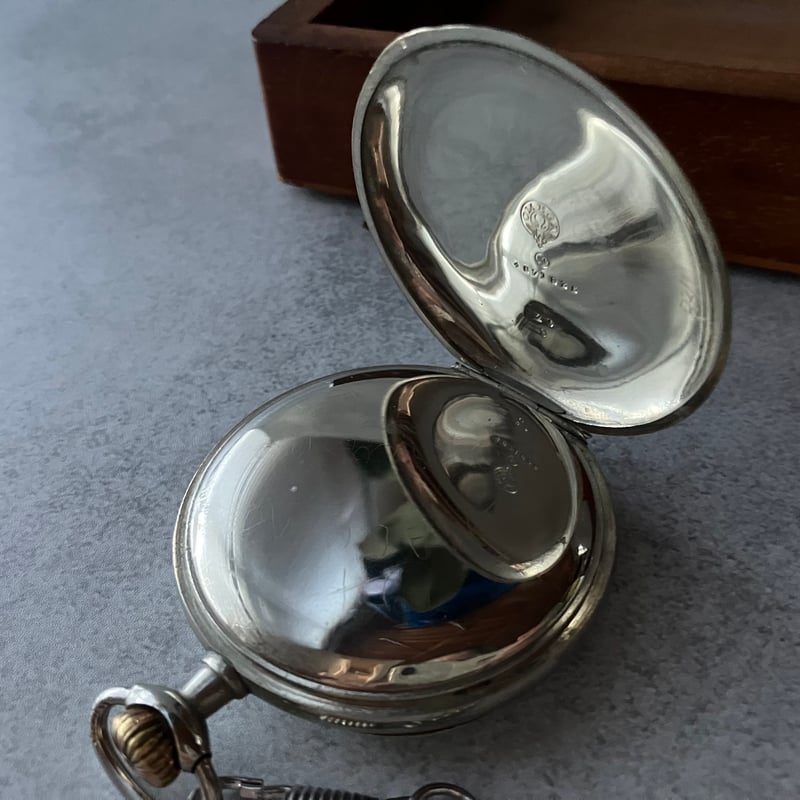 破格な価格　　【OMEGA 懐中時計 手巻き式 1920年代製】 破格な価格 【OMEGA 懐中時計 手巻き式 1920年代製】