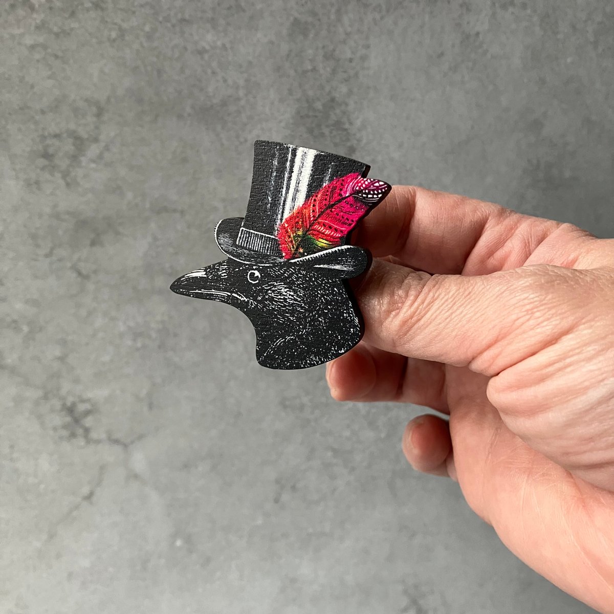 084 クラフト 木製ブローチ「紳士カラスの午後」 | 134 oldbeauty