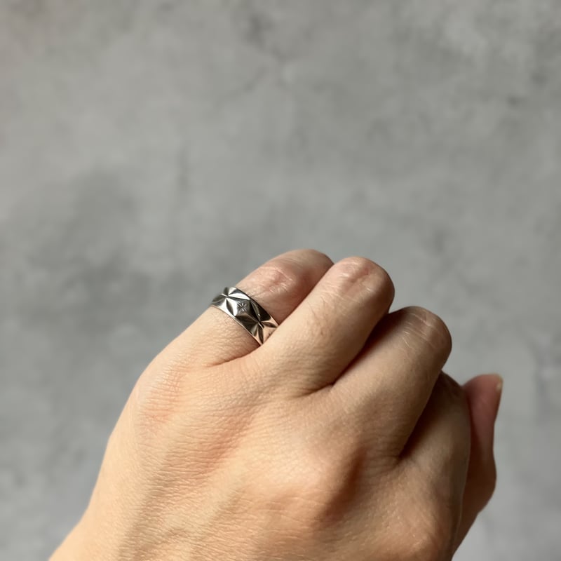 050 ヴィンテージ 「星型が彫刻された」シルバーリング | 134 oldbeauty