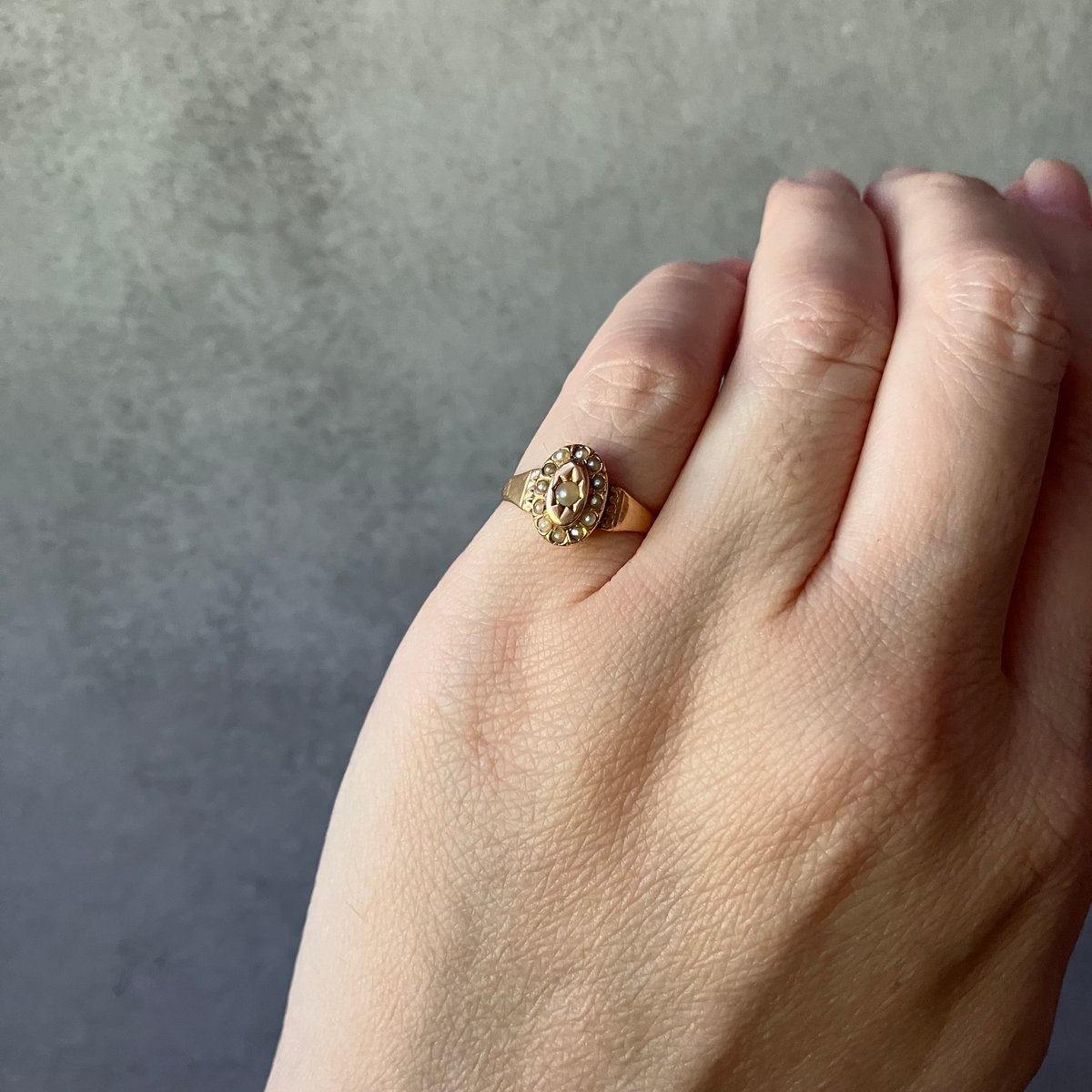 061 アンティーク 「パールに秘めた静かな誓い」パールとゴールドの