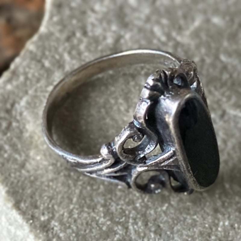 038 ヴィンテージ 黒のラプソディ – オニキスのクラシカルリング | 134