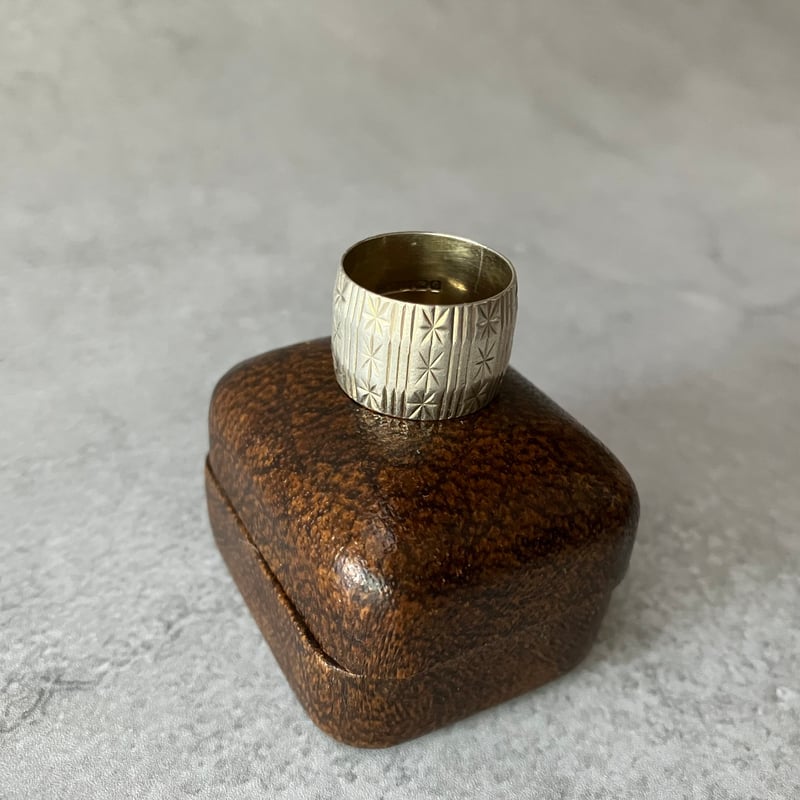 ヴィンテージ 「星々の詩」シルバー星型彫りのピンキーリング