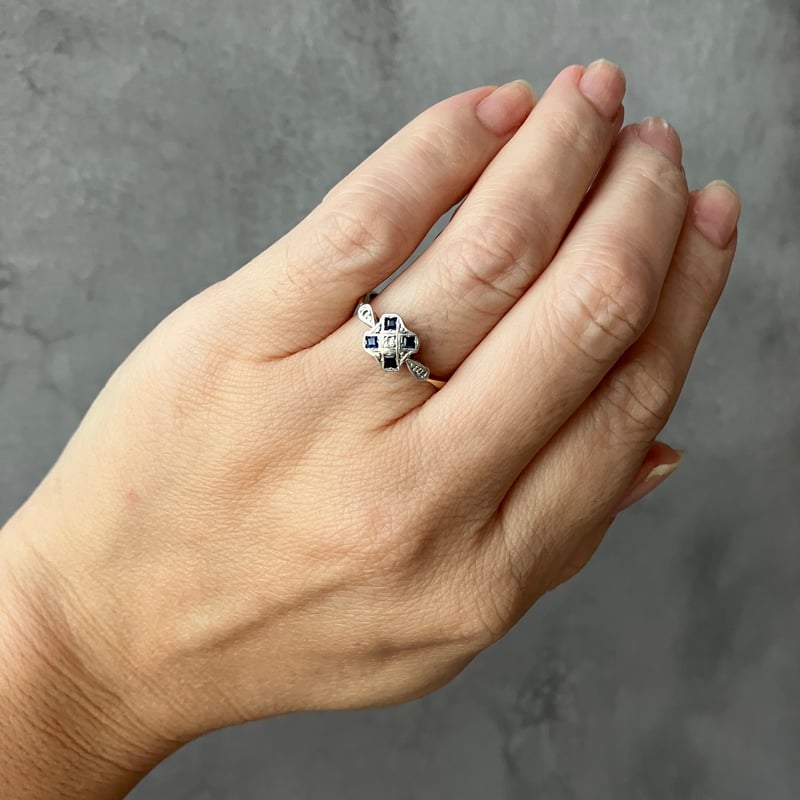 056 アンティーク 「ダイヤモンドとサファイアの星屑」– アールデコの