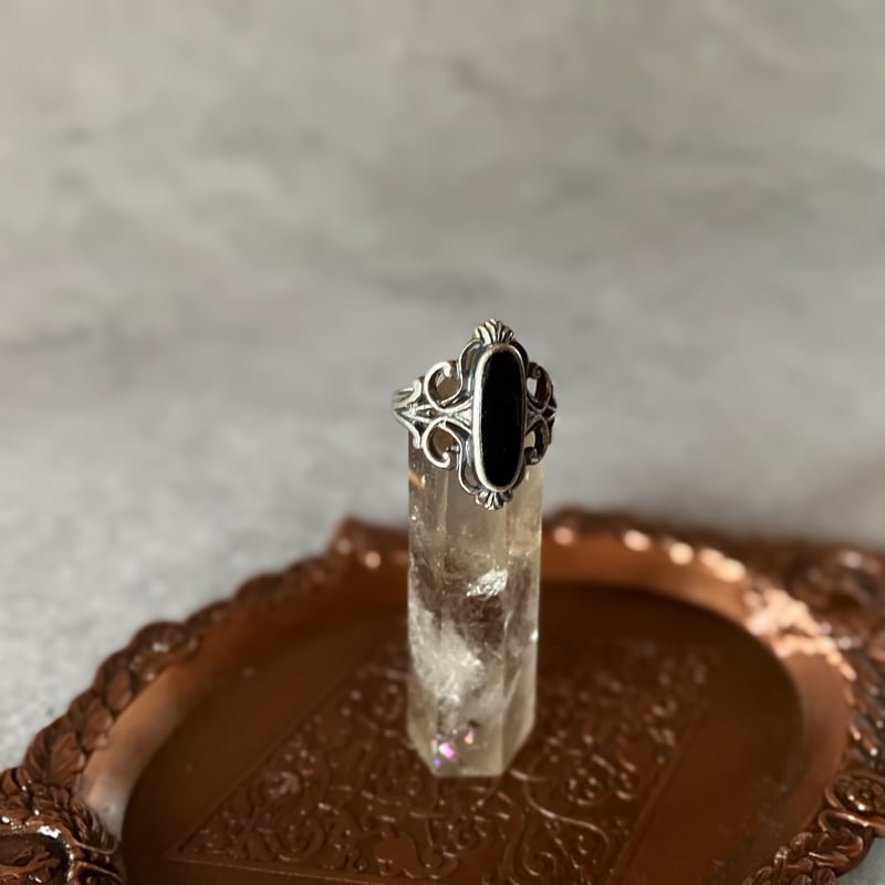 038 ヴィンテージ 黒のラプソディ – オニキスのクラシカルリング | 134