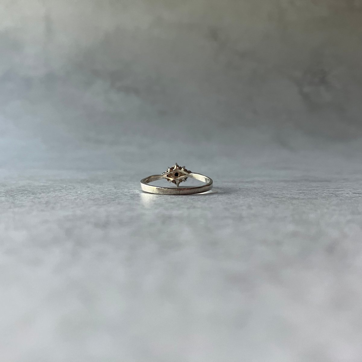 058 ヴィンテージ 静かな星空を指にまとう – 青のきらめきリング | 134