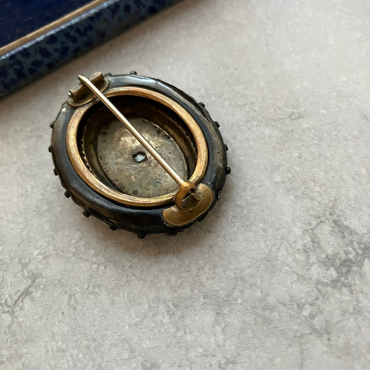 002 アンティーク 「愛と追憶のモーニングジュエリー」ブローチ | 134