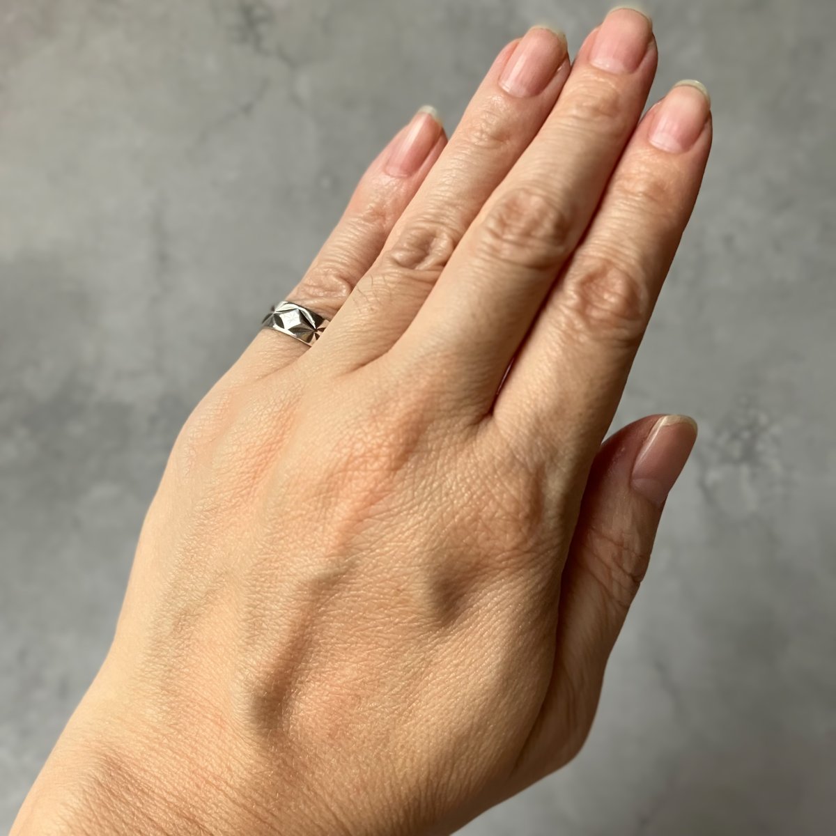 050 ヴィンテージ 「星型が彫刻された」シルバーリング | 134 oldbeauty