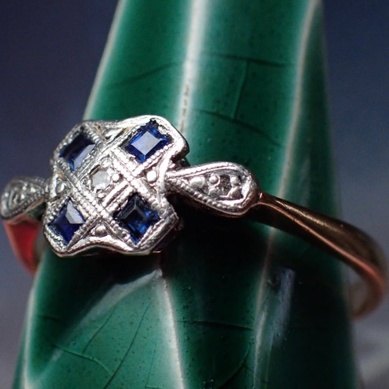 056 アンティーク 「ダイヤモンドとサファイアの星屑」– アールデコの