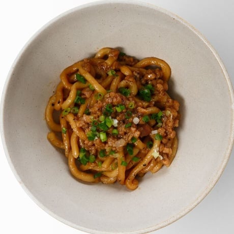 【レンジ2分30秒の本格麺】麺が入った麺QUICK　にんにく・背脂・マシマシ　極太生麺入り　角煮入り豚まぜそば　1人前