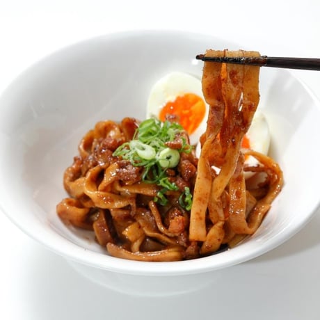【TST009】【レンジ2分00秒の本格麺】麺が入った麺QUICK　ラーメン界の雄【麺屋武蔵】が監修！　豚骨×魚介の二刀流濃厚ダレ【麺屋武蔵オリジナル麺入りの豚骨魚介まぜそば　1人前】