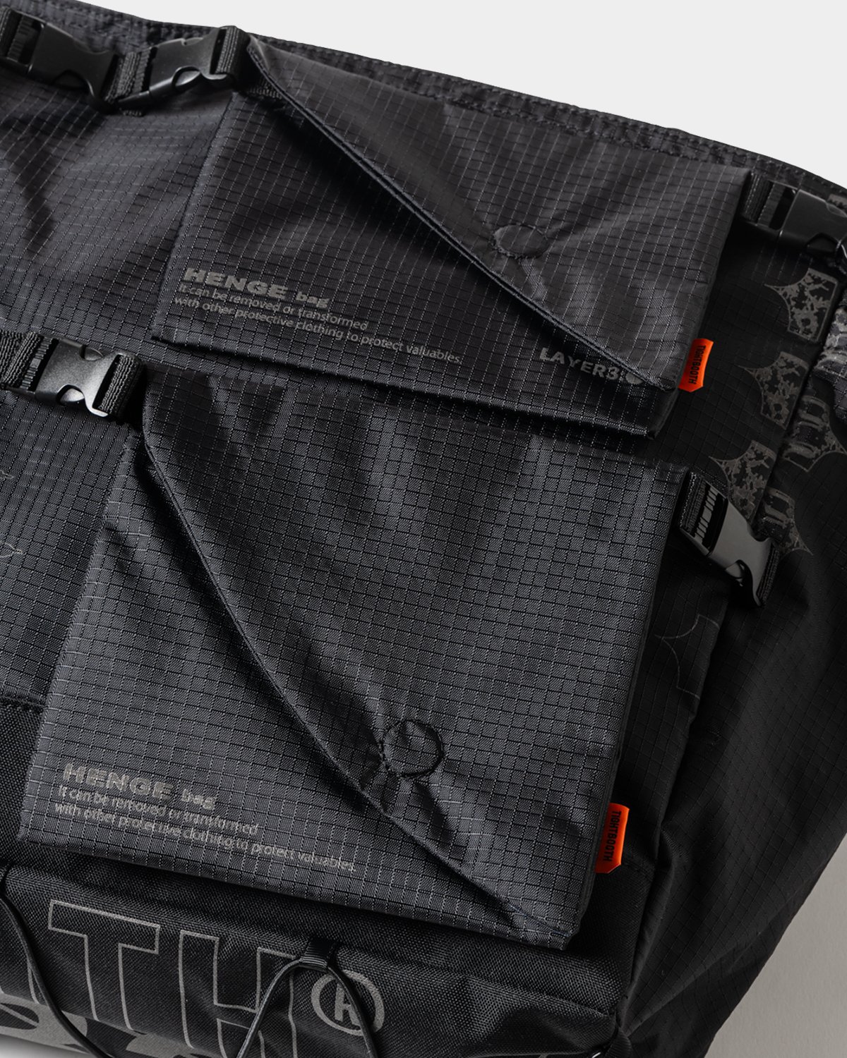 TIGHTBOOTH メッセンジャーバッグ ブラック TIGHTBOOTH | タイトブース | TIGHTBOOTH x SauRas Being