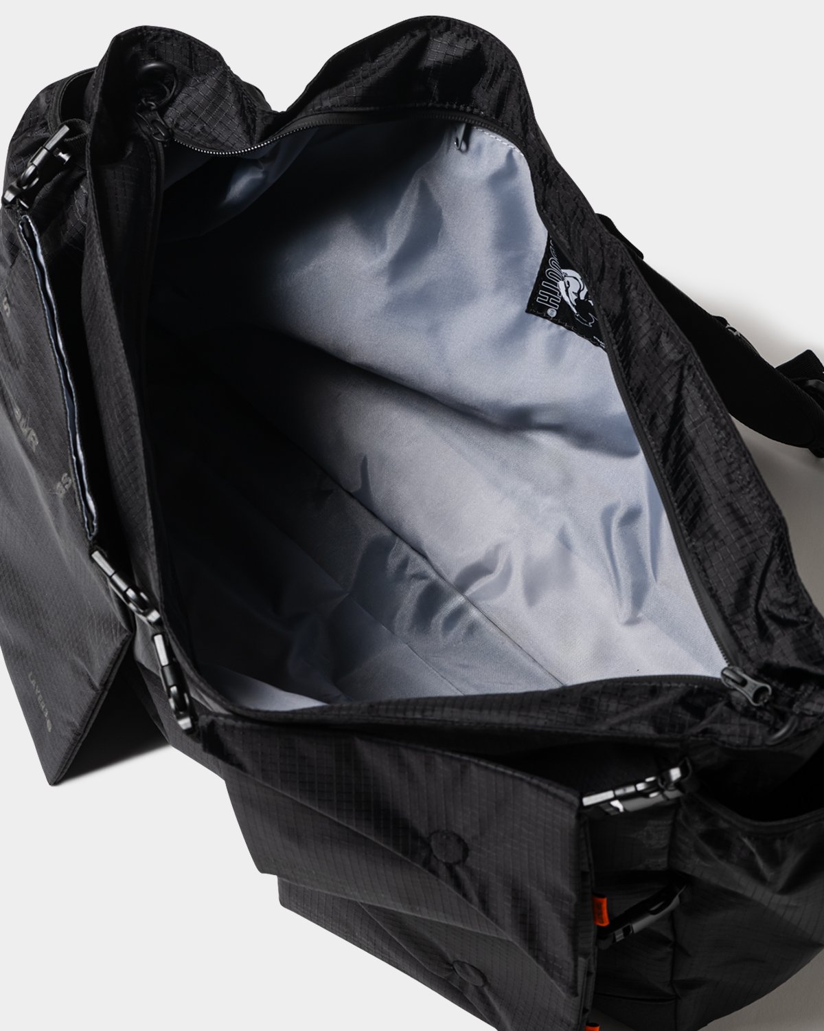 TIGHTBOOTH メッセンジャーバッグ ブラック TIGHTBOOTH x SauRas Being］Messenger Bag (Black) - LIEON