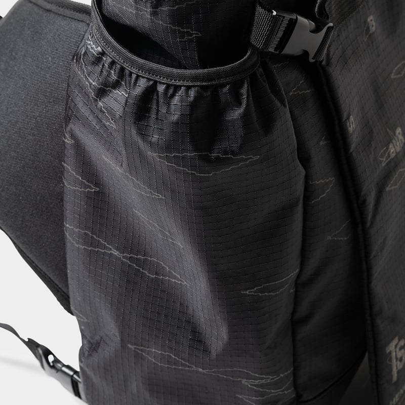スケートボード TIGHTBOOTH x SauRas Being MESSENGER BAG TIGHTBOOTH x SauRas Being MESSENGER BAG（Black）［メッセンジャー
