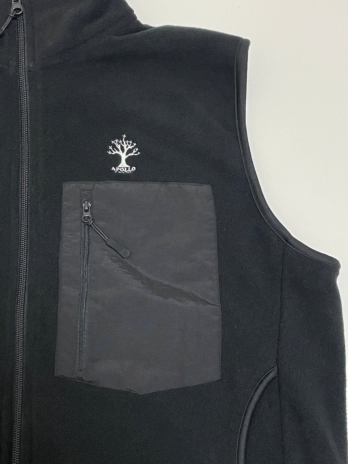 カネノナルキ🌳 刺繍ロゴ アポロマイクロフリース ベスト | A STUDIO カネノナルキ🌳 刺繍ロゴ アポロマイクロフリース ベスト | A STUDIO