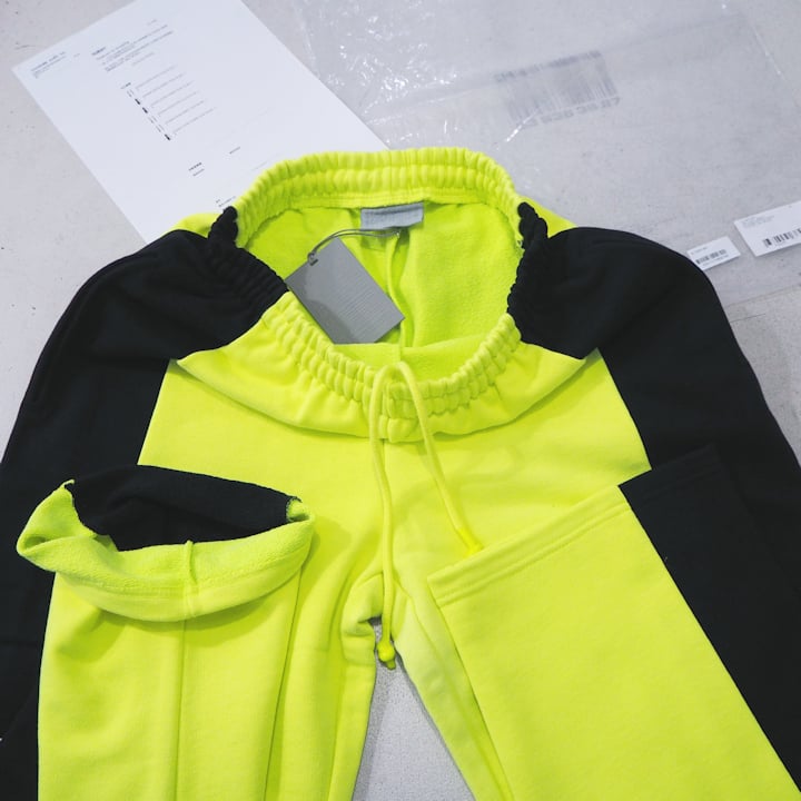 新品 定価13万 ヴェトモン VTMNTS 23ss 再構築 切替 スウェット 新品 定価13万 ヴェトモン VTMNTS 23ss 再構築 切替 スウェット