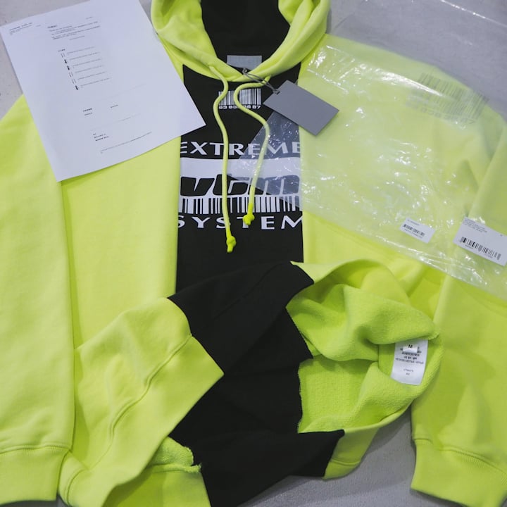 新品 定価15万 ヴェトモン VTMNTS 23ss 再構築 切替 スウェット 新品 定価15万 ヴェトモン VTMNTS 23ss 再構築 切替 スウェット