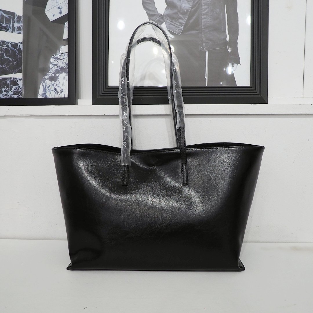 新品 定価52800円 ビアズリー リヴェタート 25ss レザー 大容量 トート