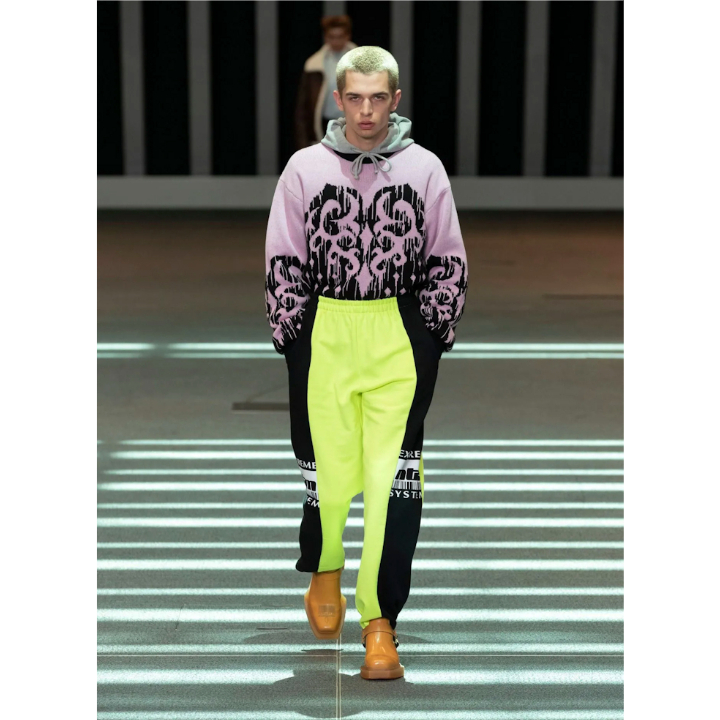 新品 定価13万 ヴェトモン VTMNTS 23ss 再構築 切替 スウェット 新品 定価13万 ヴェトモン VTMNTS 23ss 再構築 切替 スウェット