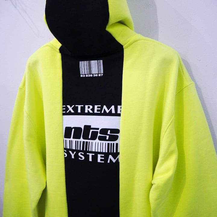 新品 定価15万 ヴェトモン VTMNTS 23ss 再構築 切替 スウェット 新品 定価15万 ヴェトモン VTMNTS 23ss 再構築 切替 スウェット