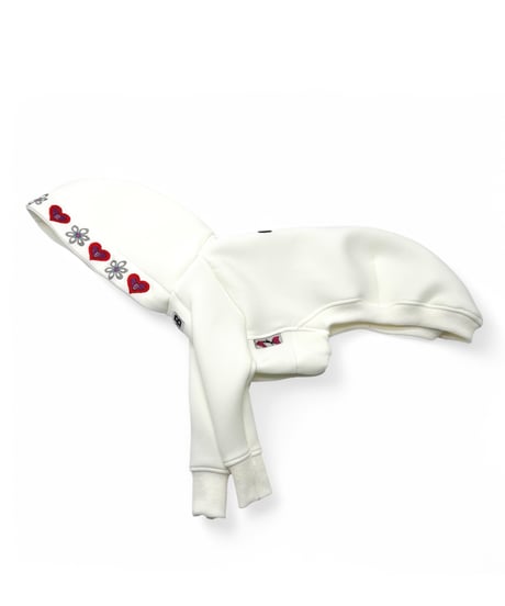 顔まわりに花とハートを添えて〜White〜