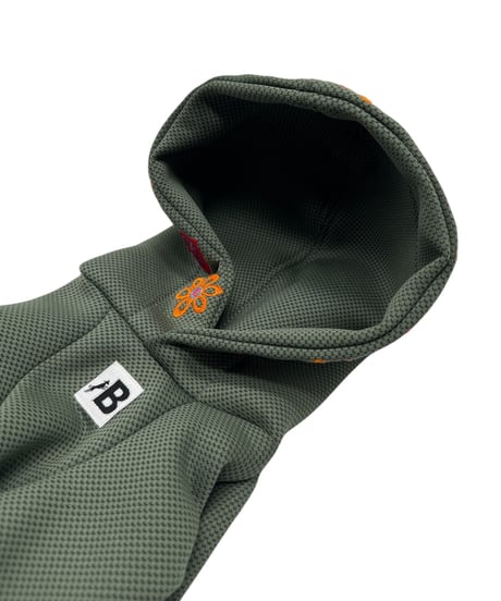 顔まわりに花とハートを添えて〜Khaki〜