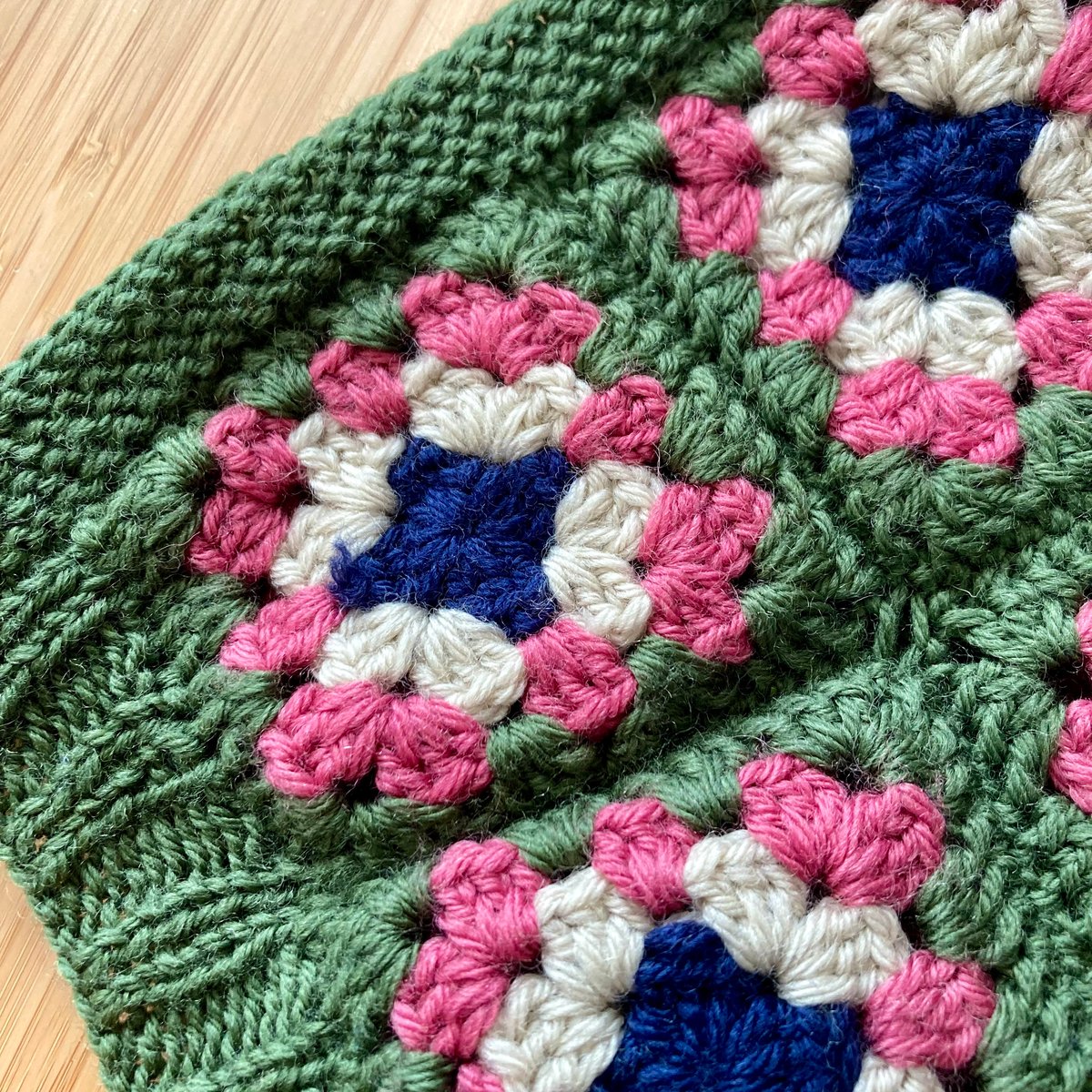 ベビーボンネット グラニースクエア青 Granny Square BABY Bonnet ~グラニースクエアボンネットベビー