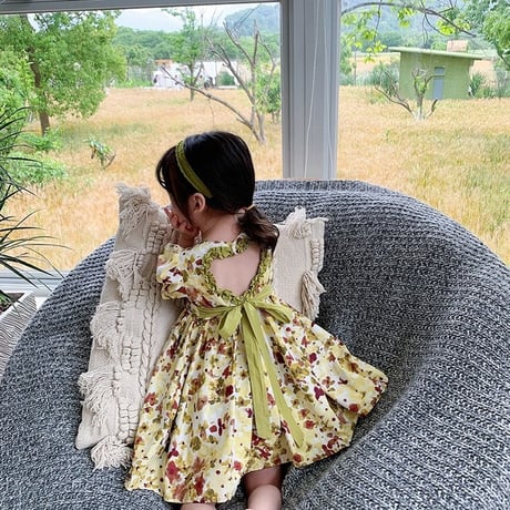 [子供服] 背中ハート窓がかわいい花柄ワンピースドレス　韓国子供服　61691075