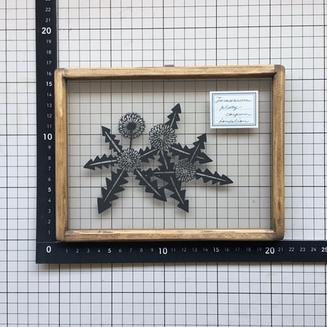 タンポポの切り絵フレーム