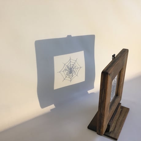 クモの巣の切り絵フレーム