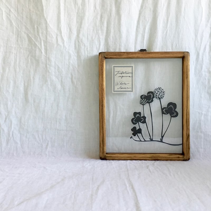 シロツメクサの切り絵フレーム | こえだ社