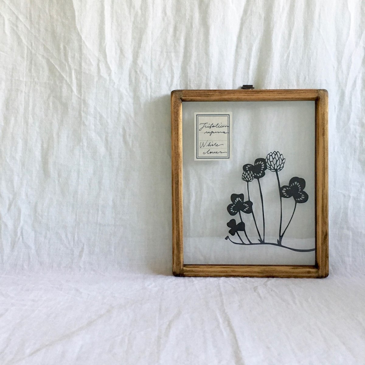 シロツメクサの切り絵フレーム | こえだ社