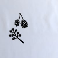 プチ切り絵「木の実」