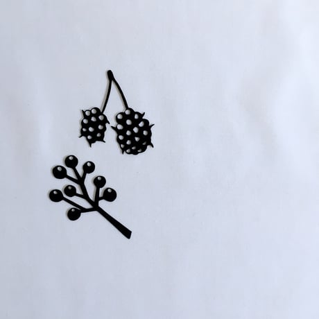 プチ切り絵「木の実」